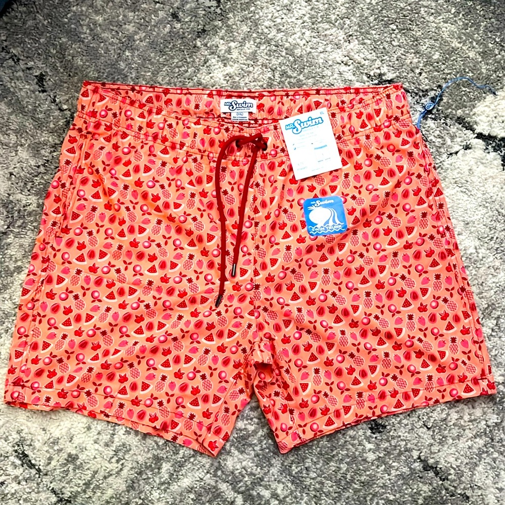 Men’s swim shorts